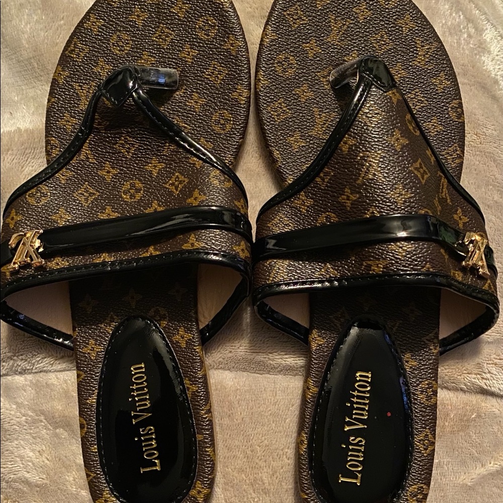 Louis Vuitton sandals size 40(10)  fits like a 8.5